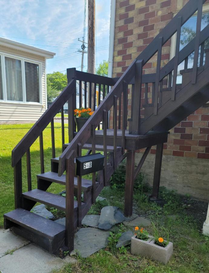 Quiet Cozy Apartment Next To Highway Wifi+Netflix Edmundston Exterior photo