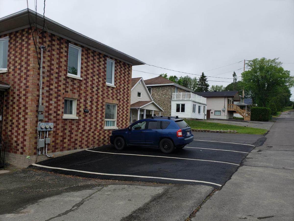 Quiet Cozy Apartment Next To Highway Wifi+Netflix Edmundston Exterior photo